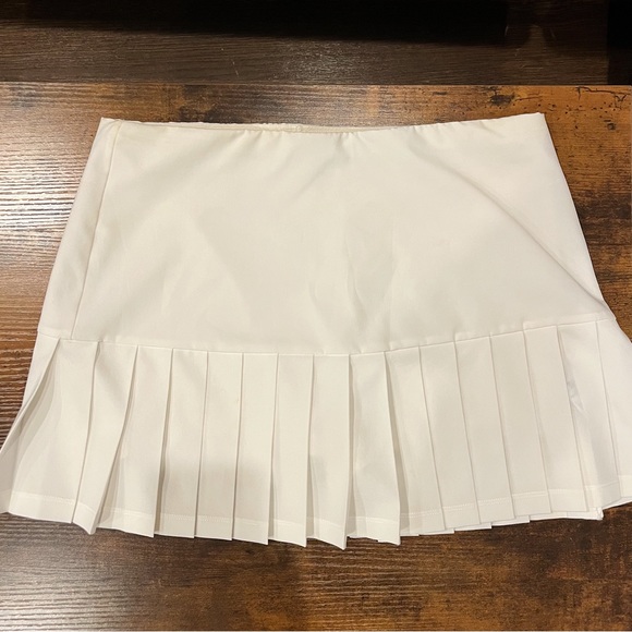 Tory Sport Pleated Hem Tennis Skirt - Picture 2 of 3